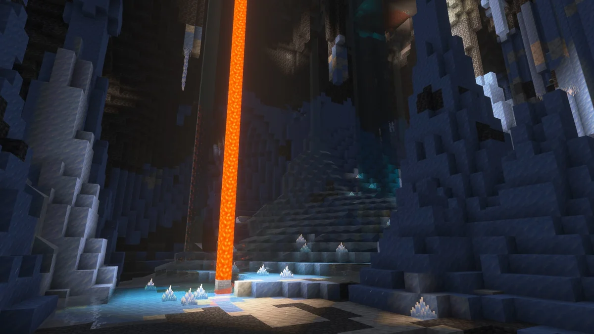 Oficjalny obraz Minecraft Preview pokazujący lodową jaskinię ze zbitym lodem, soplami i wodospadem lawy